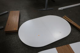 Spisebord med tillædsplader