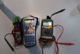 Multimeter ELMA 125, labelprinter DYMO m.m.