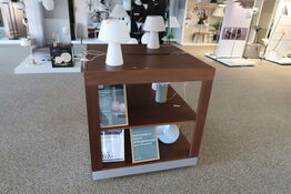 Butiksinventar uden indhold