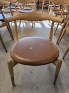Stol "Elbow Chair" CH20P af Hans J. Wegner