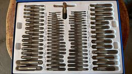 Komplet gevindskæresæt med 110 dele i praktisk kuffert. 