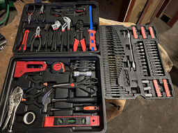 Værktøjskuffert med 550 dele inkl alt. Diverse værktøj og tilbehør. Ubrugt.