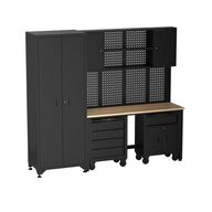 Værkstedsreol m. værktøjsvæg, skabe og vogne. Alt er lavet i metal. Højskab med 2 låger. Arbejdsbord med bordplade i træ. Værktøjsvæg til ophæng af værktøj samt 2 overskabe med låger. 2 vogne på hjul. Totalmål B240 X H210 cm. Usamlet og ubrugt i 1 kasse.