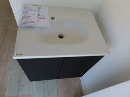 Badeværelses arrangement - 2 stk. låger og KUMA vask