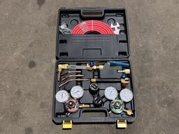 Svejse-/skæresæt med meget tilbehør i praktisk kuffert