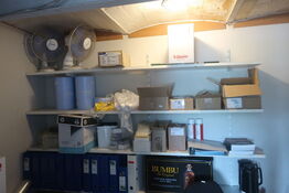 Diverse papirer / kontorstol m.m.