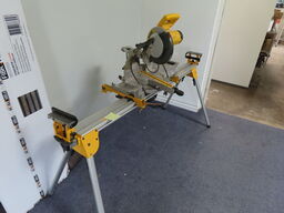 Kapgeringssav med stativ DEWALT DW712N
