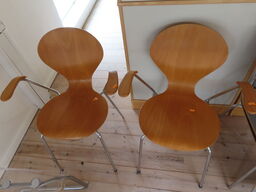 2 stk. Spisebordsstole med armlæn