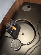 2 stk. HP skærme 24" samt headset JABRA