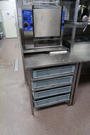 Rustfri opbevaringsbord med indhold (brødrister medfølger ikke)