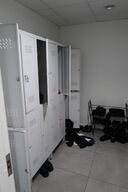 Omklædningsskabe samt div. Køkkenudstyr m.m.