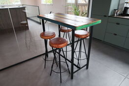 Barbord med 4 stk. barstole