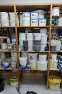 1 fag af diverse maling mv.