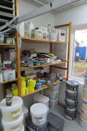 Indhold på 3 hylder af diverse slibeark mv.