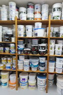 1 fag af diverse maling mv.