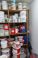 1 fag af diverse maling mv.