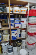 1 fag af diverse maling mv.