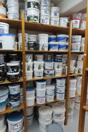 1 fag af diverse maling mv.