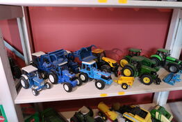 Div. Legetøjslandbrugsmaskiner FORD, JOHN DEERE m.fl.