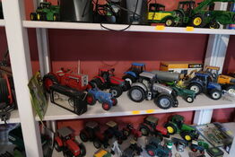 Div. Legetøjslandbrugsmaskiner RENAULT, MCCORMICK m.fl.