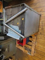 Skuffeskab med indhold