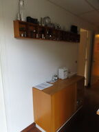 Reol med hylde og indhold