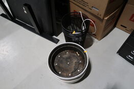 Div. Skrivebordslamper, papirkurve m.m.