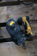 Slibemaskine MIRKA AOS-B 130NV samt 2 batterier og 1 lader