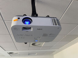 Projektor NEC ME301W inkl. lærred & CREATIVE højttalere