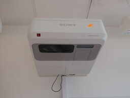 Projektor short-throw SONY VPL-SW526C
