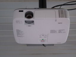 Projektor NEC ME311W inkl. lærred & div. afbilledet tilbehør