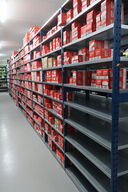 22 fag lagerreoler med indhold