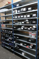 2 fag lagerreoler med indhold