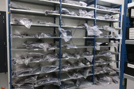 3 fag lagerreoler med indhold