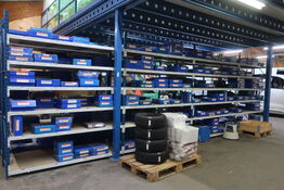 8 fag lagerreoler med indhold