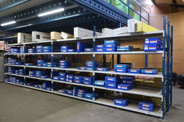 8 fag lagerreoler med indhold