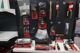 Diverse aftrækkere, børster m.v. 