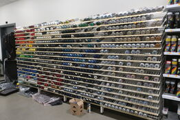 Spraymaling samt reol hertil MOTIP 