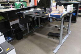 El. hæve/sænke skrivebord med indhold