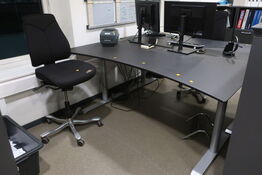 El. hæve/sænke skrivebord samt kontorstol 