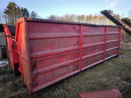 Affaldscontainer med indhold