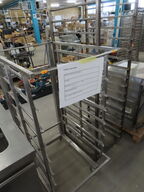 2 stk stikvogne, den ene med løft HOUNO