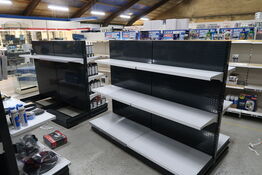 2 stk. butiksinventar uden indhold