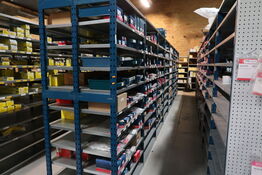 8 fag dobbeltsidet lagerreoler uden indhold