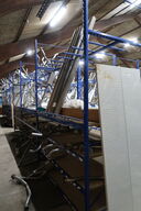 Reol til udstødninger