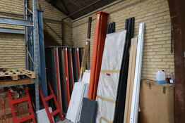 4 fag pallereoler uden indhold samt vanger m.v. 