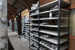 5 fag lagerreoler med indhold