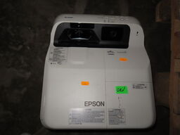 Projektor short throw - EPSON EB-675WI
