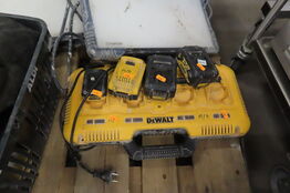Lader samt 4 stk. batterier DEWALT