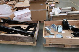 2 stk. paller med varelager/reseverdele